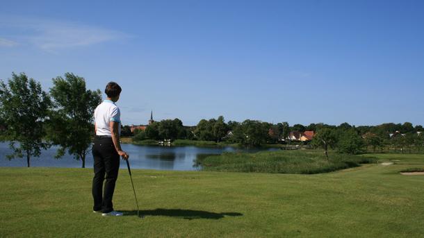 Golfbane med udsigt over Jels Søerne
